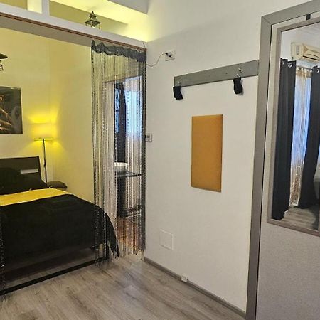 Tantra Studio 1 Conta Universitate Bukarest Kültér fotó